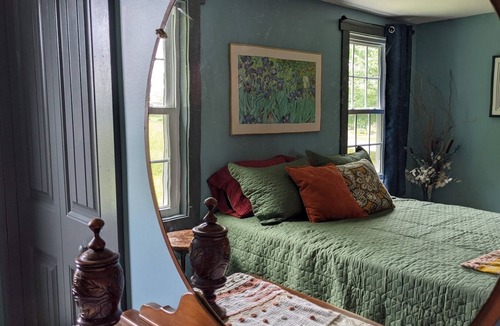 Mills River House | Great for larger groups and central to hiking or the city life.