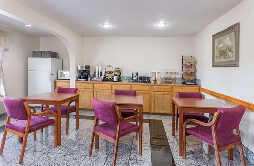 Austin Ave. Hotel | Great location in Knights Inn Franklin Ave Waco, Parking