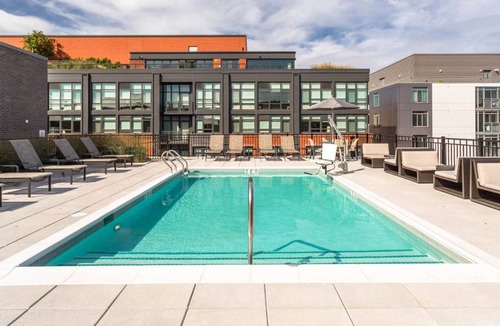 Mount Vernon Triangle Apartment | Great Mount Vernon Studio w/Rooftop Pool, nr Metro, by Blueground