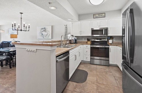 North Myrtle Beach Condo | Great oceanfront condo w/indoor & outdoor pools, lazy river, fitness center, kids' pool