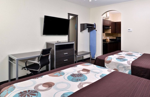 Spring Hotel | Great Relaxing Overnight Stay! Amazing Unit. Close to Geronimo Adventure Park