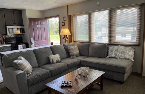 Boyne Falls Condo | Great Value- 3 day min -BOYNE MOUNTAIN - MOUNTAIN VILLA - 3bedrm 2 bath