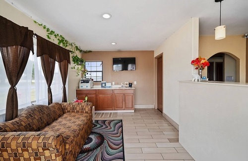 Beeville House | Great Value, Quality Stay! Pets are Welcome, With Free Parking Onsite!