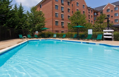 McLean Condo | Great Value! Suite Near DC | Free Breakfast + On-Site Fitness Center