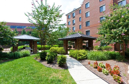McLean Condo | Great Value! Suite Near DC | Free Breakfast + On-Site Fitness Center