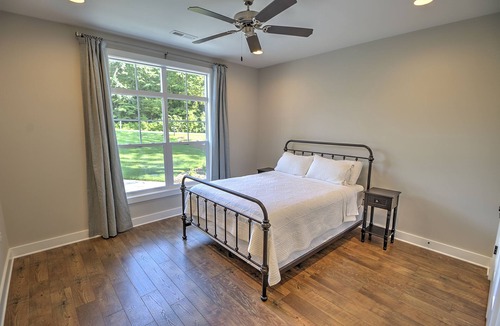 Sherrills Ford House | Great Views, Deep Water Swimming, Fiber Wifi, Complimentary Level 2 EV Charging