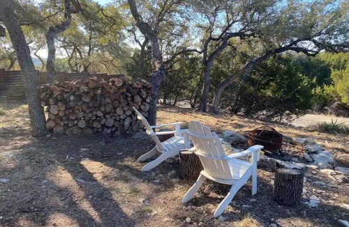 Edgewater Beach House | Green Dacha- Hill Country Lake Access/SUP Rental