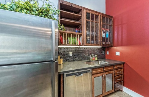 Brazos Apartment | Green Door Lofts-Urban Cowboy - Silos/Downtown