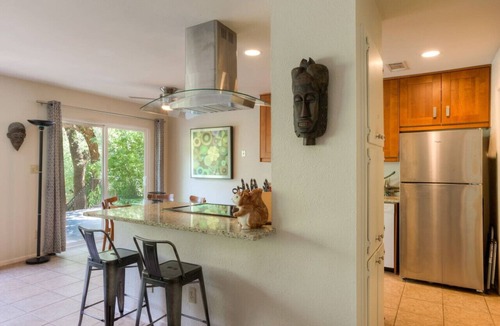 Barton Hills House | Greenbelt Access & Views, Close to DT