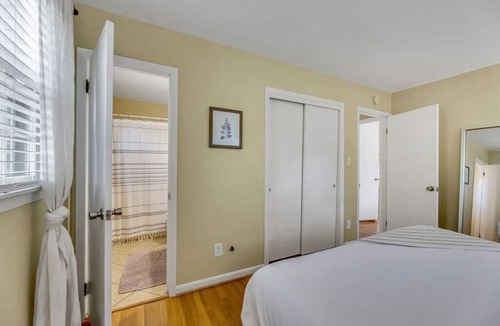 Greensboro House | Greensboro Getaway! Close 2 Everything! EZ checkIn
