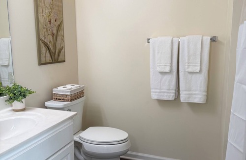 Greensboro Apartment | Greensboro/High Point - Ground Floor Apt 2BR/2BA
