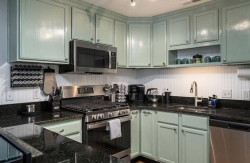 Kirkwood House | Greensboro's Gem! Group Friendly + Central Location