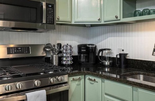 Kirkwood House | Greensboro's Gem! Group Friendly + Central Location