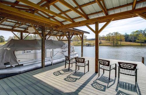 Greenwood House | Greenwood Group Retreat w/Large Private Dock!
