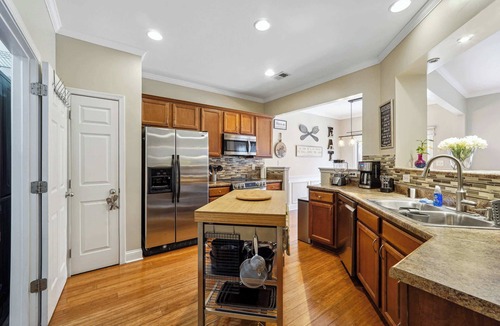 Lawrenceville House | Grenier Garden BNB|Private Backyard & Great WiFi