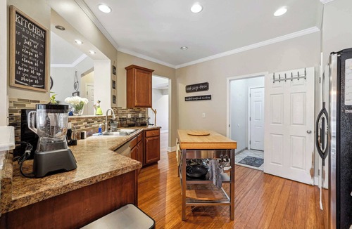 Lawrenceville House | Grenier Garden BNB|Private Backyard & Great WiFi