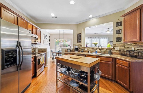 Lawrenceville House | Grenier Garden BNB|Private Backyard & Great WiFi