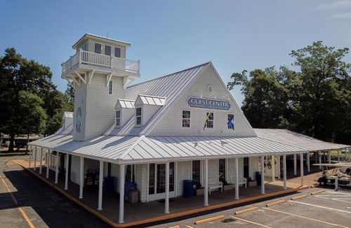 Topping House | Grey's Point Camp Cottage 3