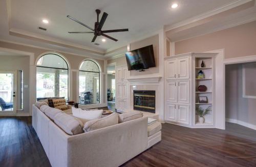 Walden on Lake Conroe House | Grills & Boat Dock: ‘Comfy Cove’ on Lake Conroe