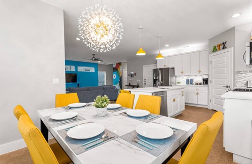Chestnut House | Groovy Putt & Pour: EV, Pets + Walk to Fun & Eats