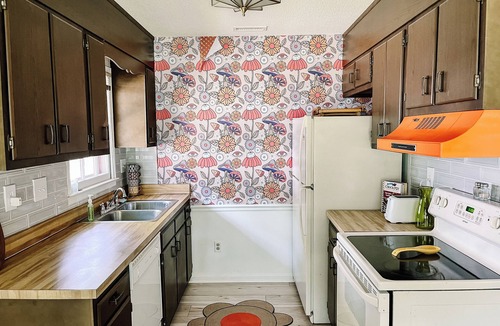 Durham House | Groovy stay in Durham! Pets stay FREE