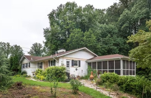 Bethesda Apartment | Ground floor apartment 10 mi from D.C. and still feels like countryside!