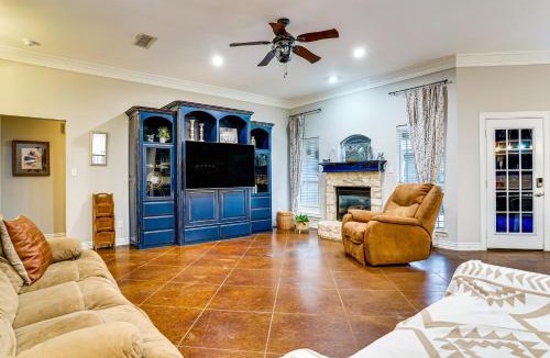 Burleson House | Group-Friendly Burleson Getaway w/Outdoor Oasis