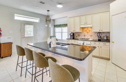 South Arlington House | Group-Friendly Grand Prairie Home w/Perks!