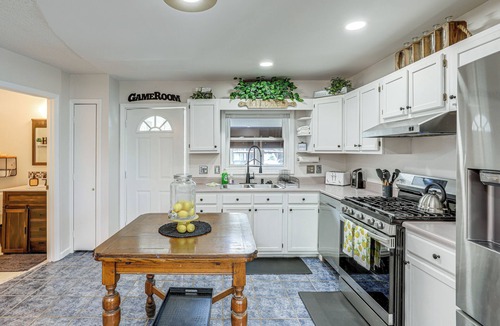 Pineola House | Group Getaway in Newland w/Lake & Pool Access