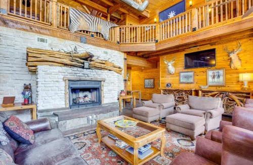 Quinlan House | Group Getaway! Multi-Level Lodge on Lake Tawakoni