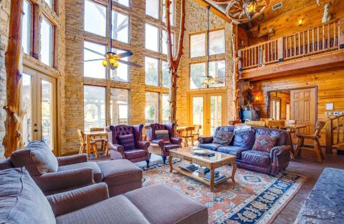 Quinlan House | Group Getaway! Multi-Level Lodge on Lake Tawakoni