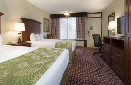 Florida Central Atlantic Coast Hotel | Group Theme Park Adventure! 3 Spacious Units, Near Sleuths Dinner Show, Restaurant, Pool