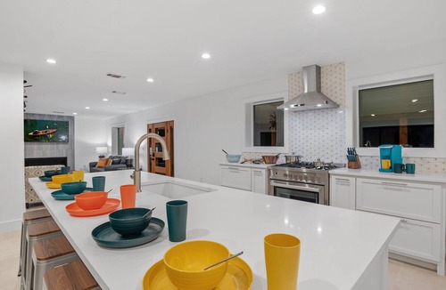 Kerrville House | Guadalupe Bluff Modern House - Hot tub, view of Guadalupe, River!