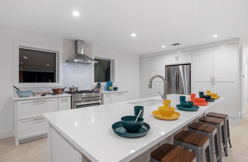 Kerrville House | Guadalupe Bluff Modern House - Hot tub, view of Guadalupe, River!