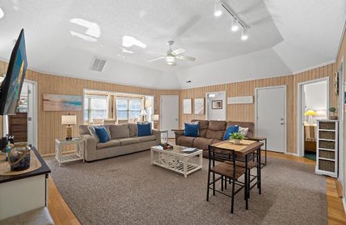 Myrtle Beach House | Guest Cottages #55G - Short Walk to Ocean