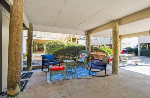 Myrtle Beach House | Guest Cottages #55G - Short Walk to Ocean