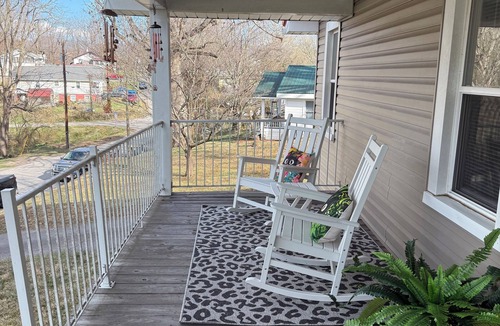 Woodfin Cottage | Guests Rave: Super Clean -Pet Lover’s Dream