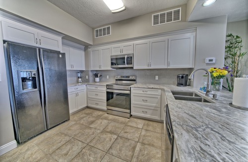 Thomas Drive Condo | *Gulf Crest 17th Floor Haven- W/Beach Service*
