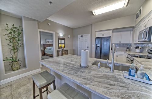 Thomas Drive Condo | *Gulf Crest 17th Floor Haven- W/Beach Service*
