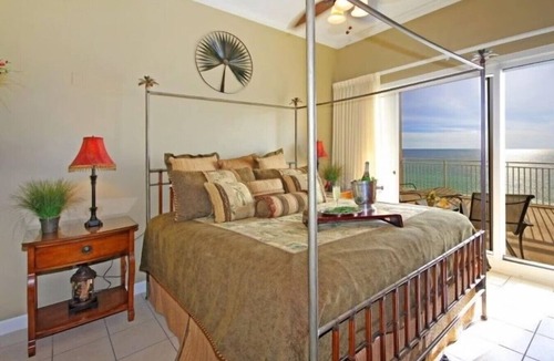 Thomas Drive Apartment | Gulf-Front Paradise | Steps to Beach + Pool Access