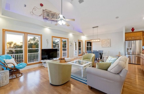 Cedar Key House | Gulf View * Sunsets * Boat parking * King Bed * Walk to Downtown