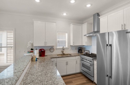 Seacrest House | Gulf Views/Community Pool/Short Walk to Beach/Recently updated Charming Beach House/Sleeps 15/WiFi