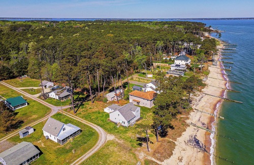 Gwynn House | Gwynn's Island Gem | Private Beach & Bay Views