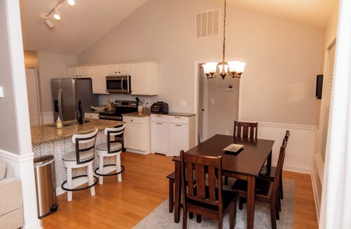New Bern House | Gym/Arcade/Grill/Jacuzzi/Vending Machine