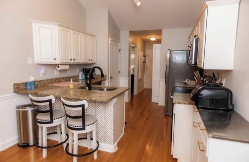 New Bern House | Gym/Arcade/Grill/Jacuzzi/Vending Machine