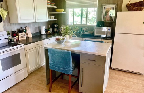 Naalehu Apartment | Halawai Haven, a Stylish Peaceful Retreat by Green Sands Beach