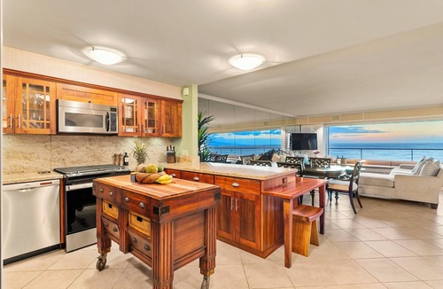 Honolulu Condo | Hale Kaimana Breeze by Gather: 3BR Oceanfront Escape w/Stunning Views