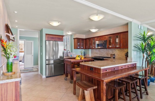 Honolulu Condo | Hale Kaimana Breeze by Gather: 3BR Oceanfront Escape w/Stunning Views
