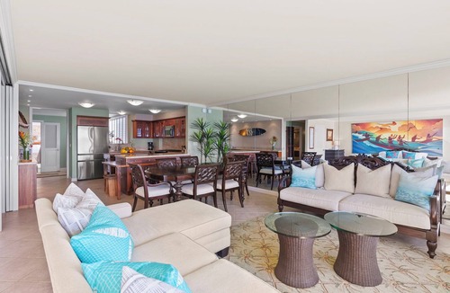 Honolulu Condo | Hale Kaimana Breeze by Gather: 3BR Oceanfront Escape w/Stunning Views