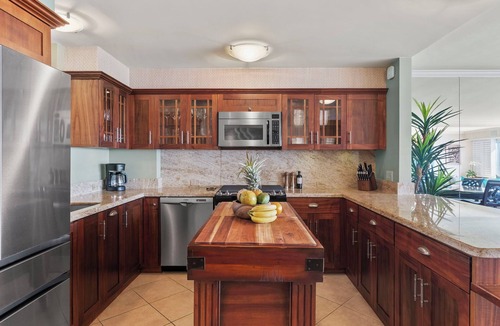 Honolulu Condo | Hale Kaimana Breeze by Gather: 3BR Oceanfront Escape w/Stunning Views